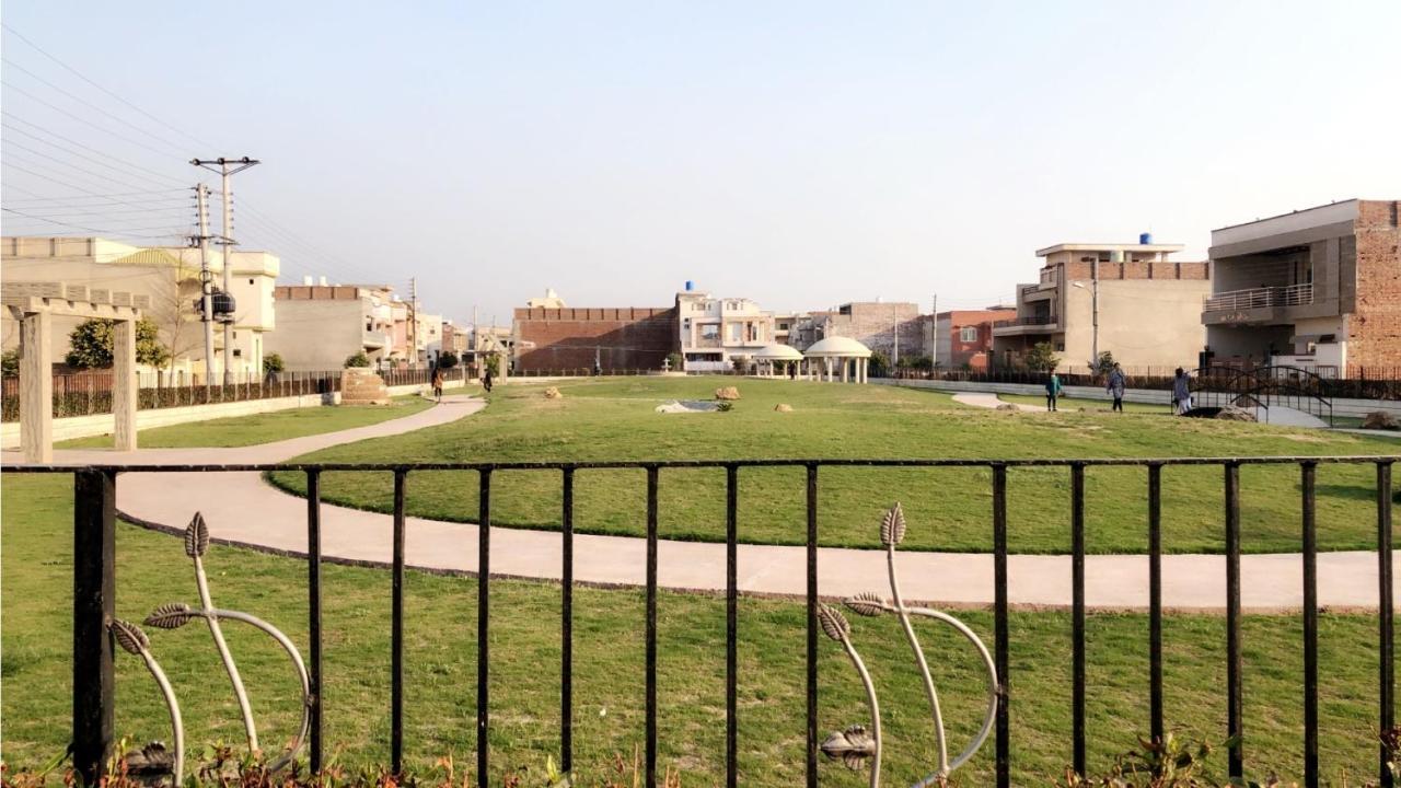 Fully Serviced Holiday Home Near Lyallpur Galleria Faisalabad Exterior photo