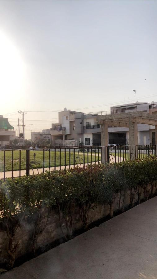 Fully Serviced Holiday Home Near Lyallpur Galleria Faisalabad Exterior photo